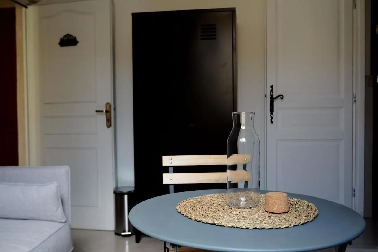 Apartment Quiet Nest With Terrace In The City Center Avignon France