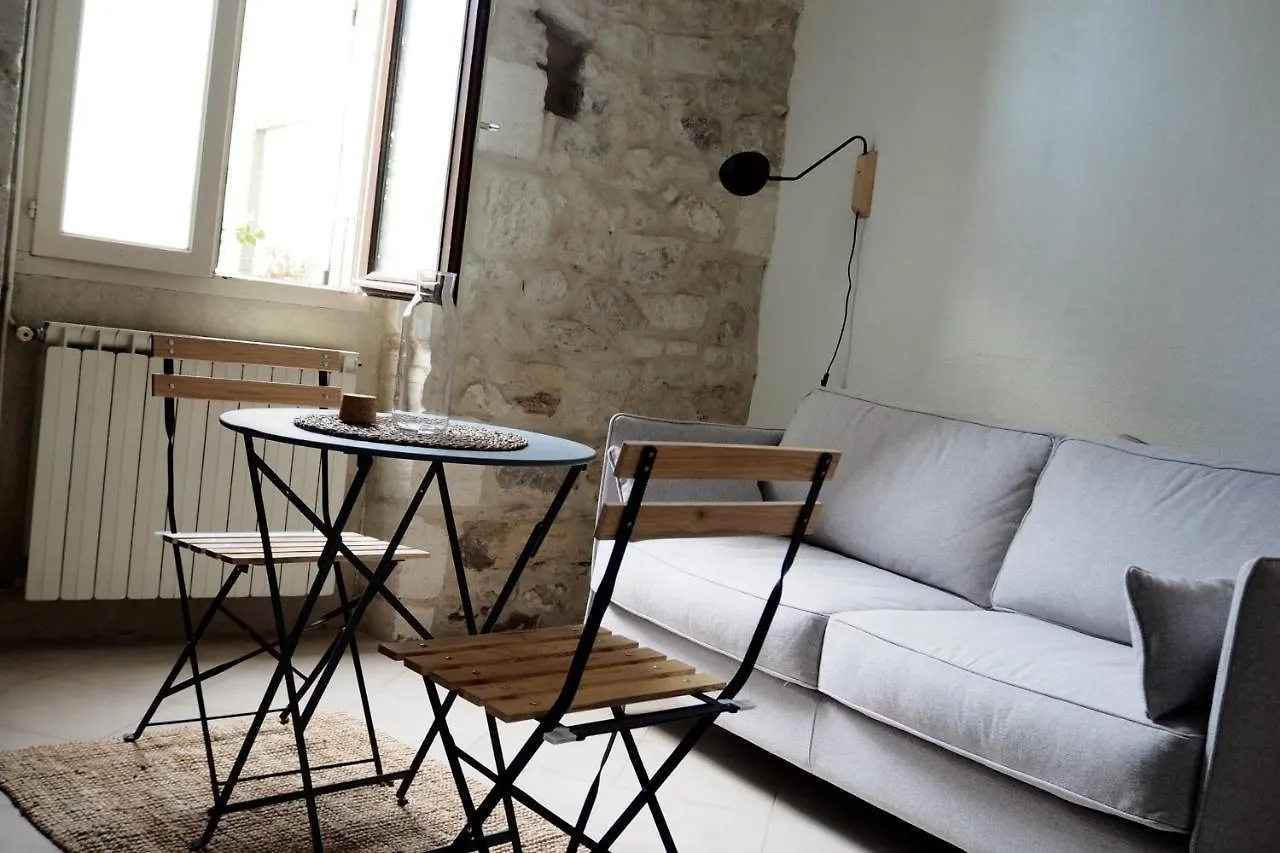 Quiet Nest With Terrace In The City Center Avignon France